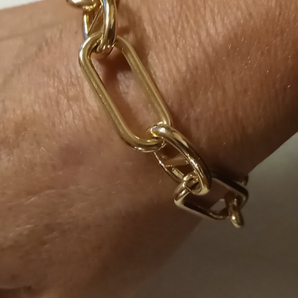 Express chunky paperclip toggle clasp gold tone . - Picture 5 of 5